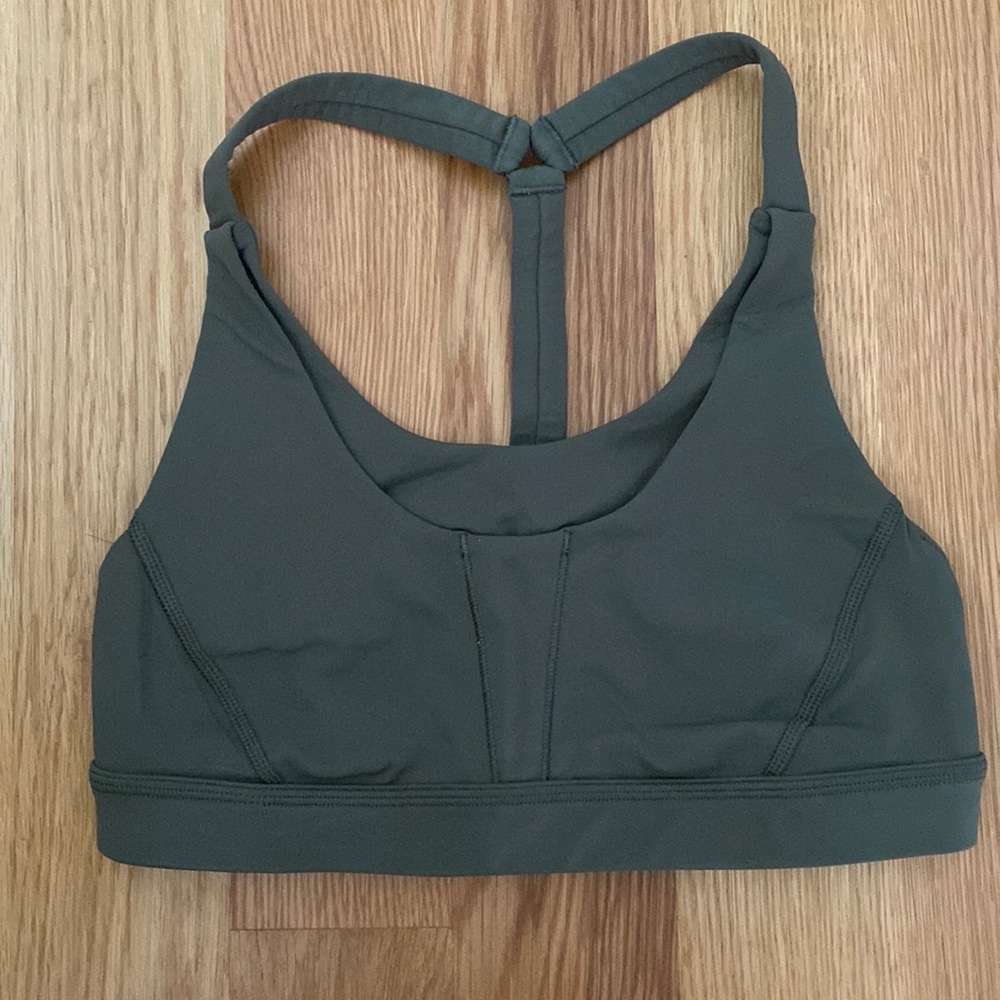 Lululemon sports bra, Size 6 or S/M, Hunter green color